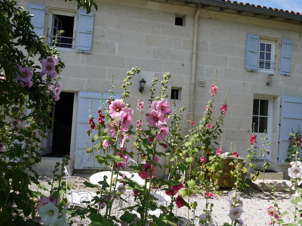 Saint-Georges-des-Côteaux Chambres D'Hotes - Les Bujours المظهر الخارجي الصورة